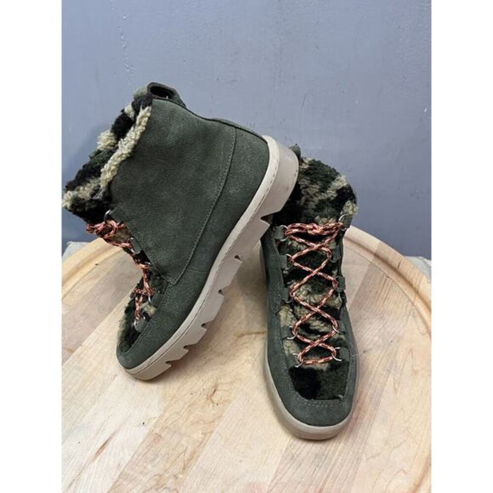 Bernardo Dana Green Suede Boot Womens 6.5 Sherpa lined Lace up Outdoors